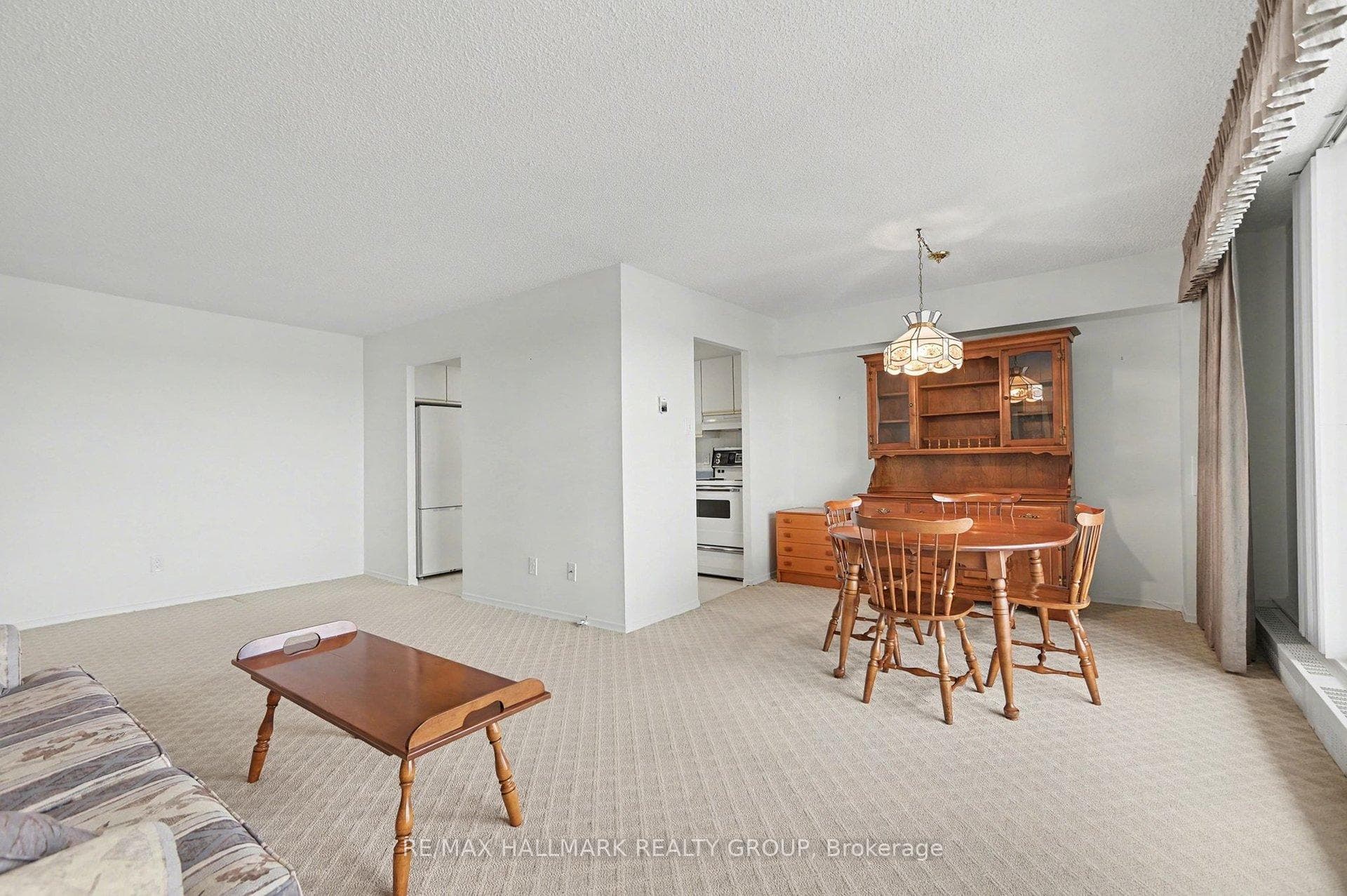 665 Bathgate Drive Unit 1402 photo 11