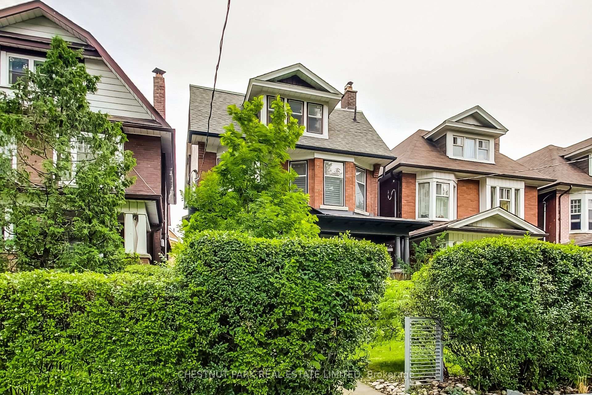 37 Tyndall Avenue Unit Lower photo 3