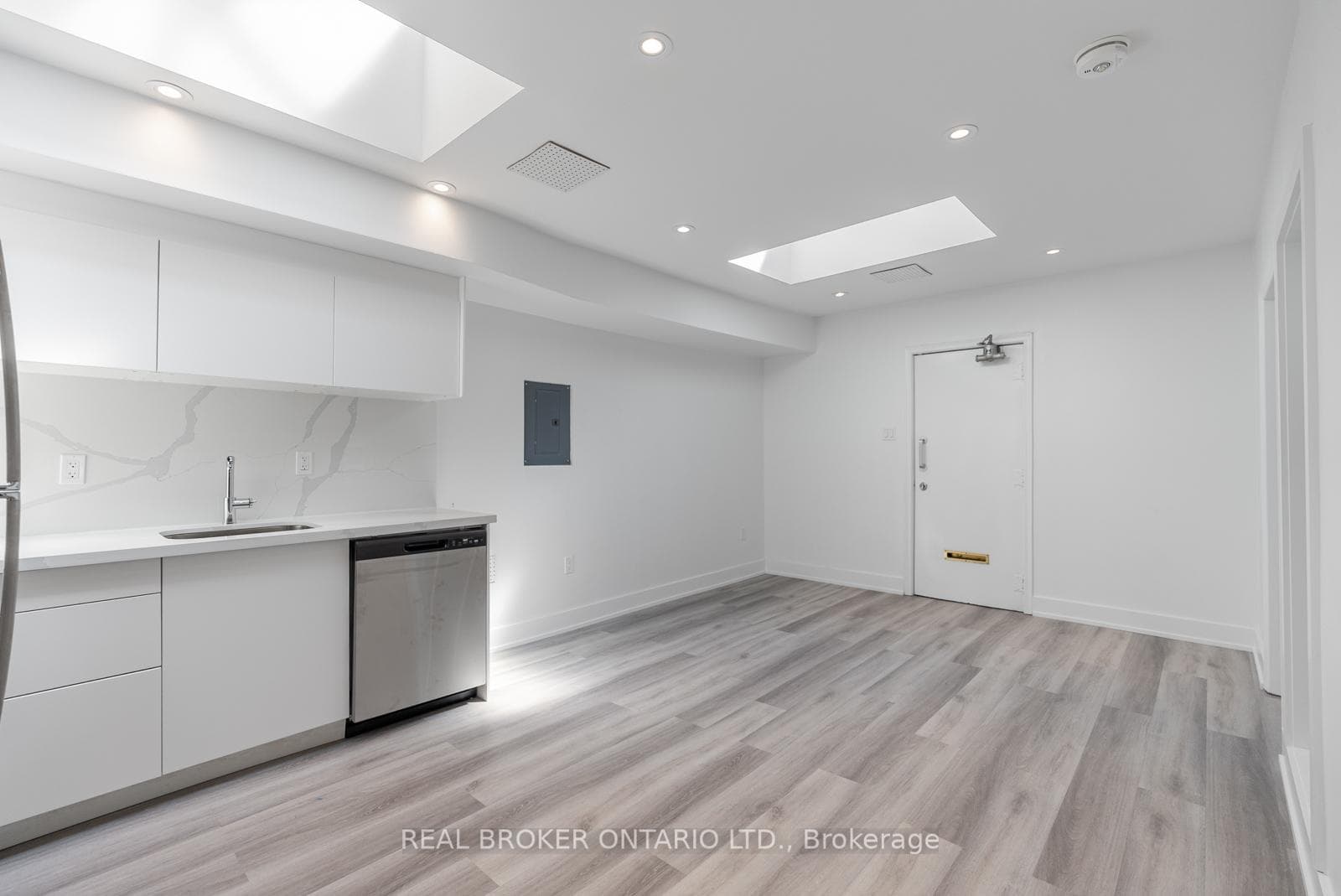469 Eglinton Avenue Unit 3B photo 6