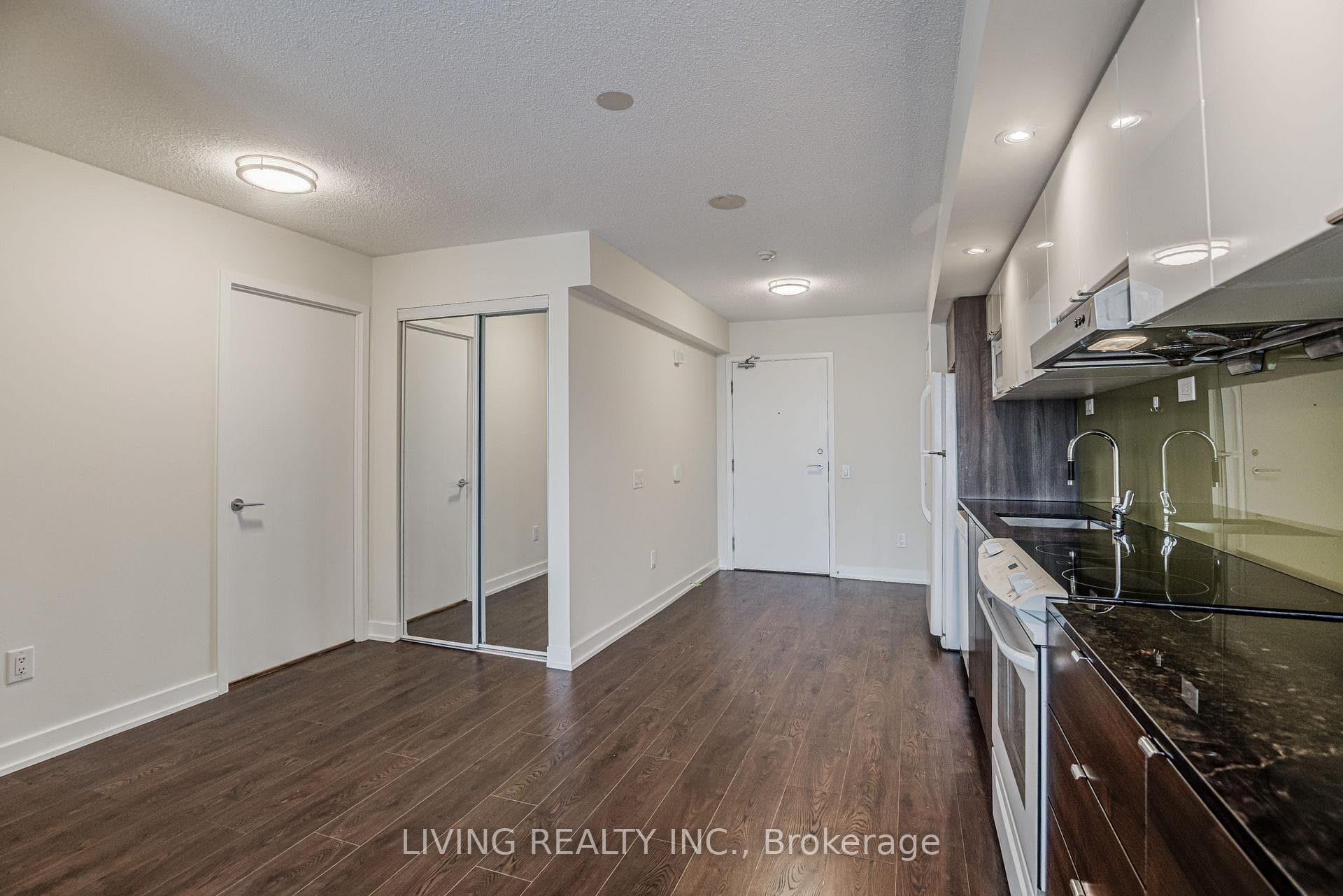 121 Mcmahon Drive Unit 1207 photo 7