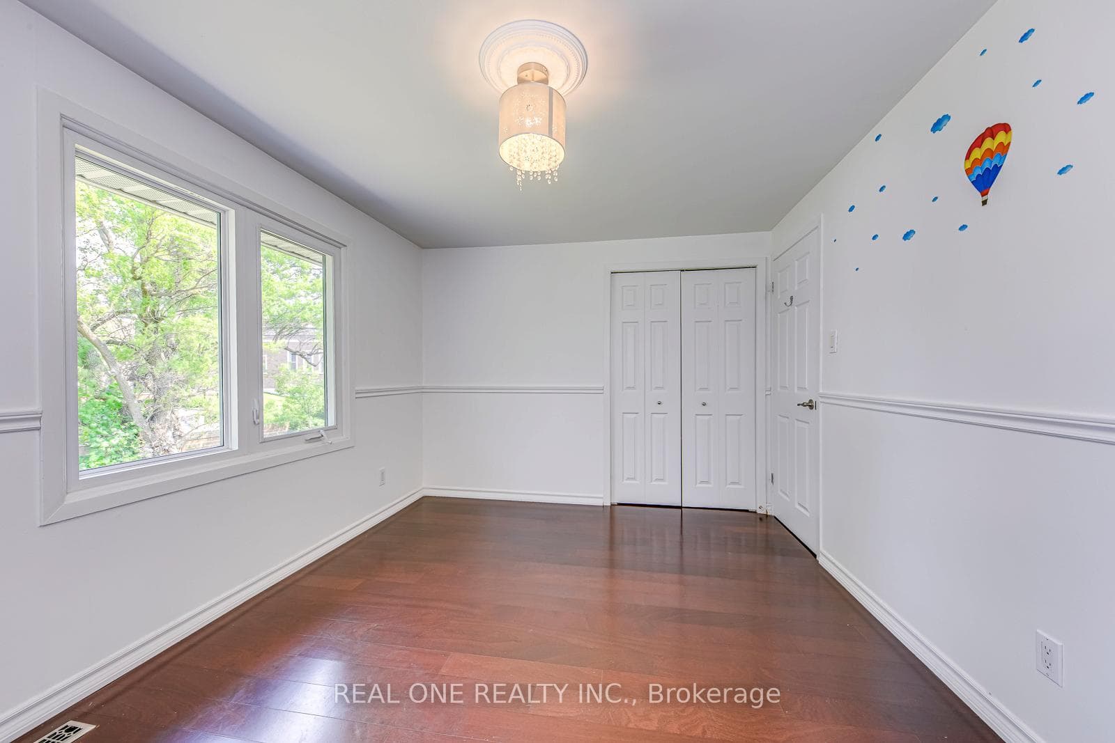 2211 All Saints Crescent photo 32