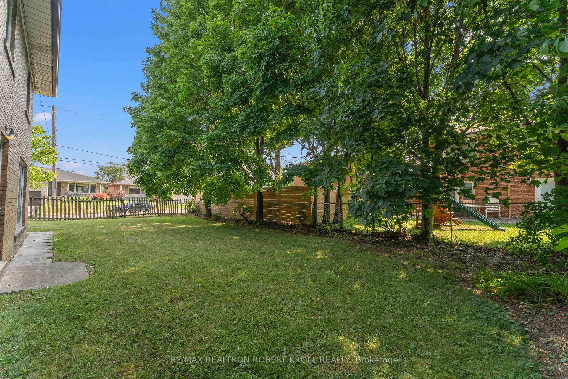 142 Faywood Boulevard photo 48