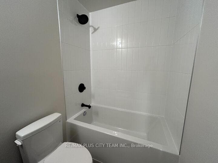 181 Sterling Road Unit 916 photo 17