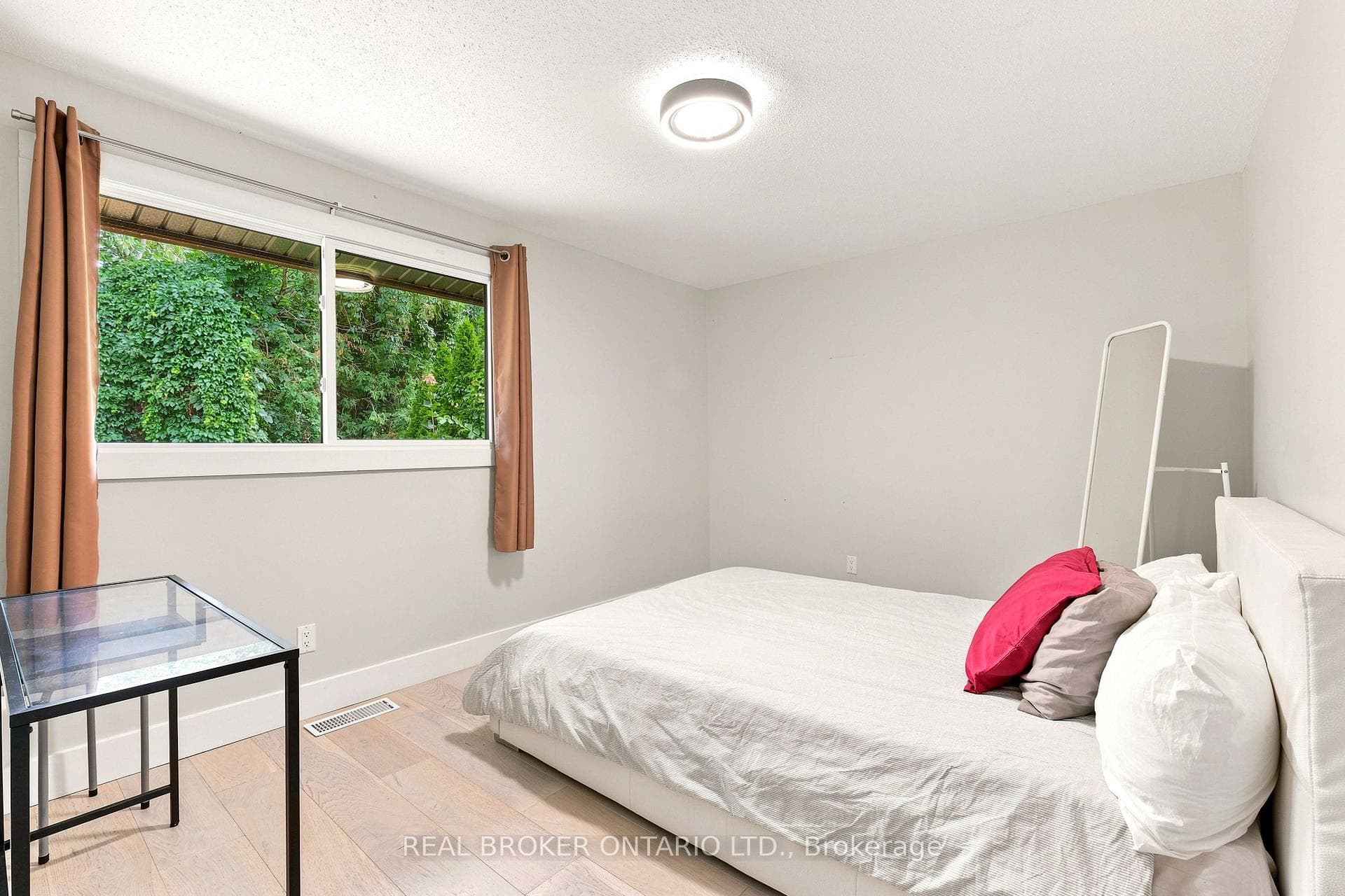 2021 Woodglen Crescent photo 15