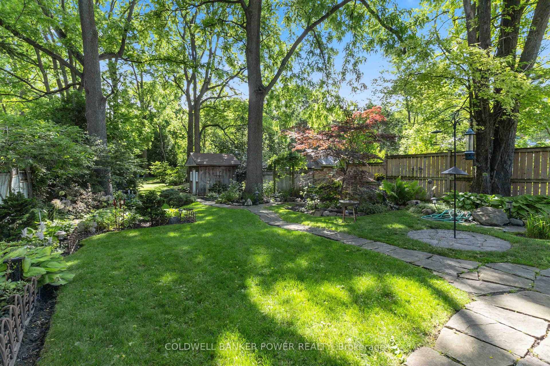 552 St George Street photo 36