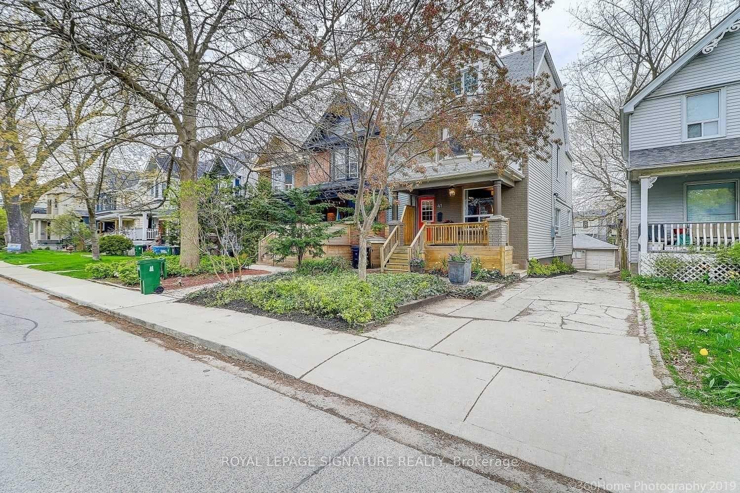 41 Hastings Avenue Unit Main & Bsmt photo 2