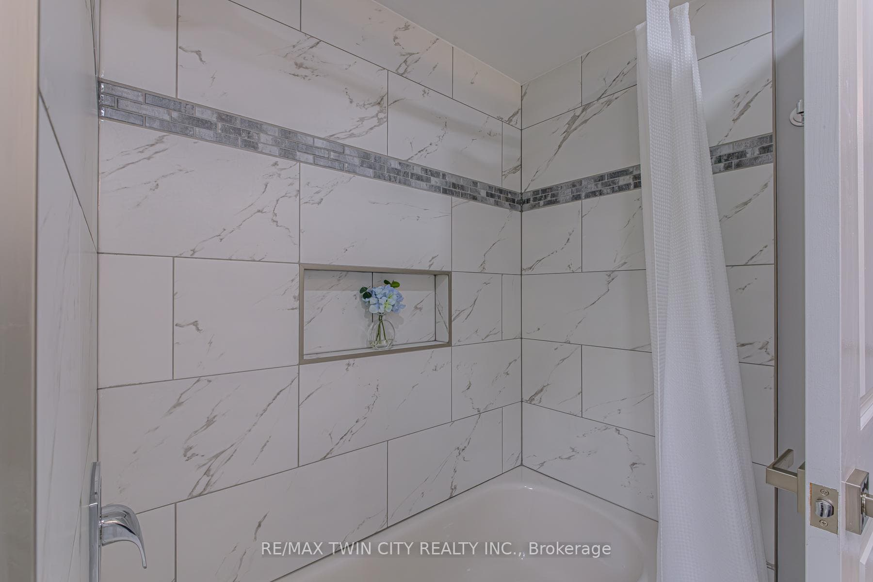 556 Paris Road photo 24