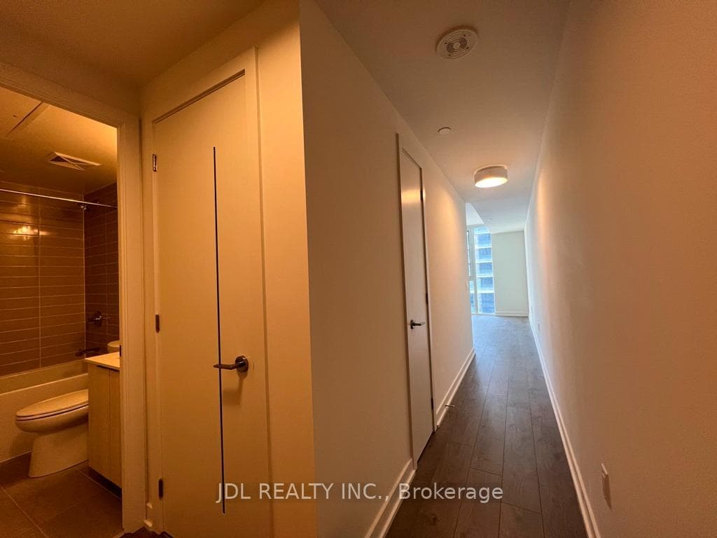 357 King Street Unit 2804 photo 4