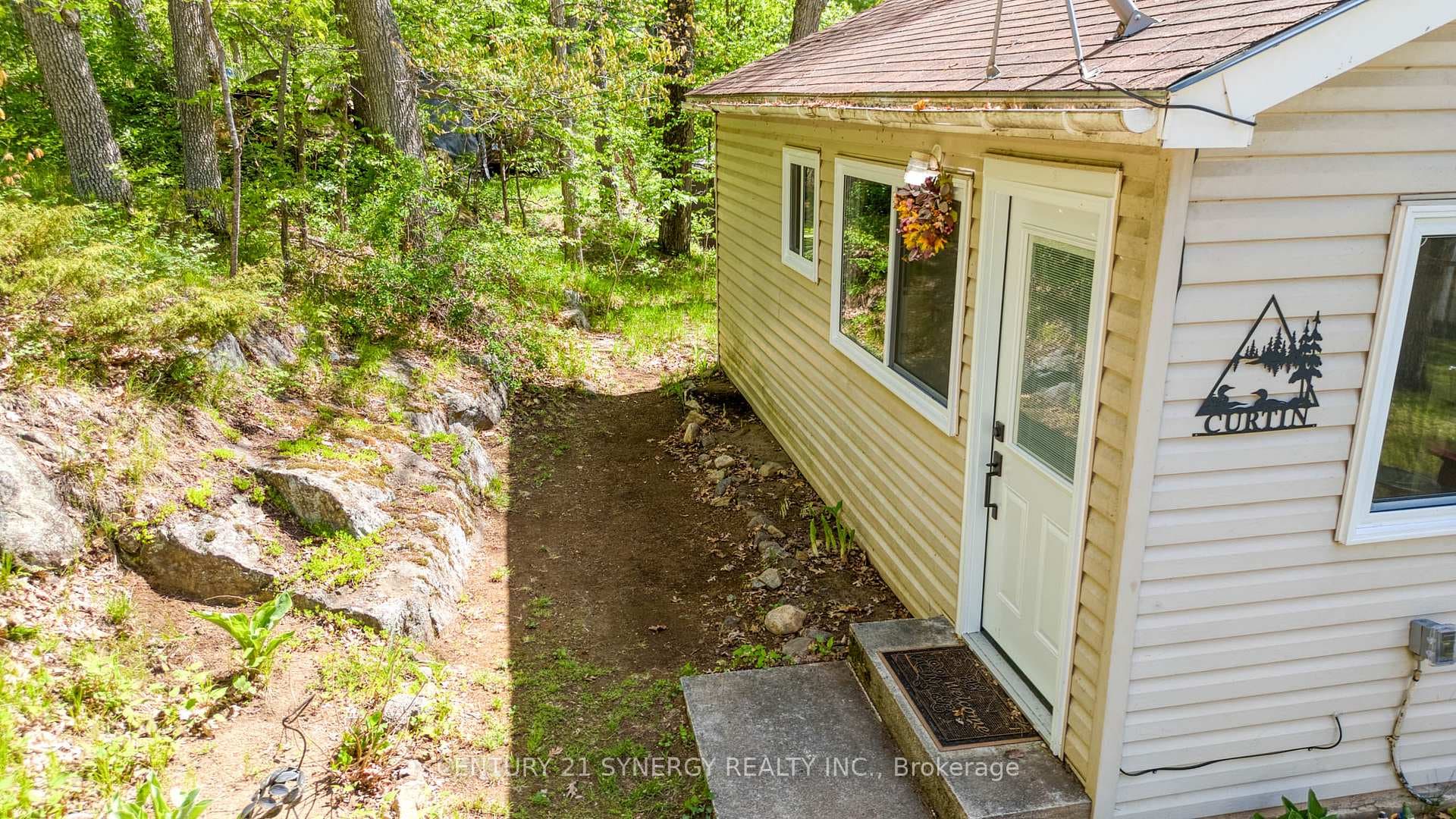 664 Raby Road photo 17