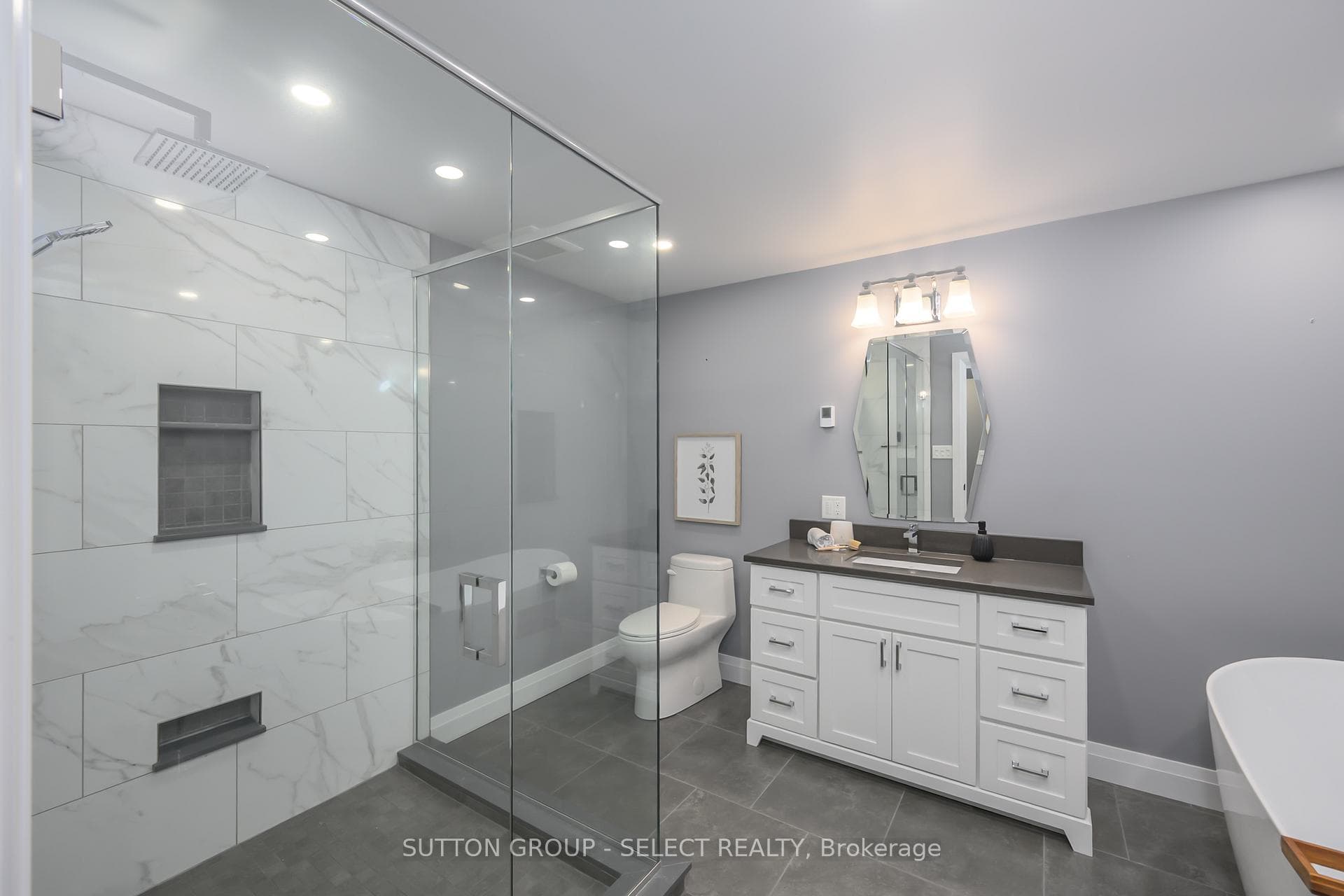 697 Barker Street photo 28