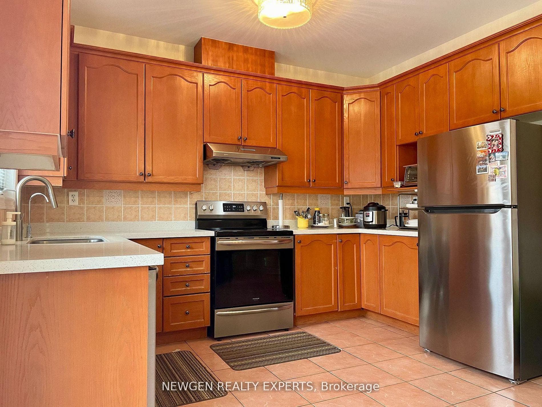 42 Crystalview Crescent Unit #Upper photo 7