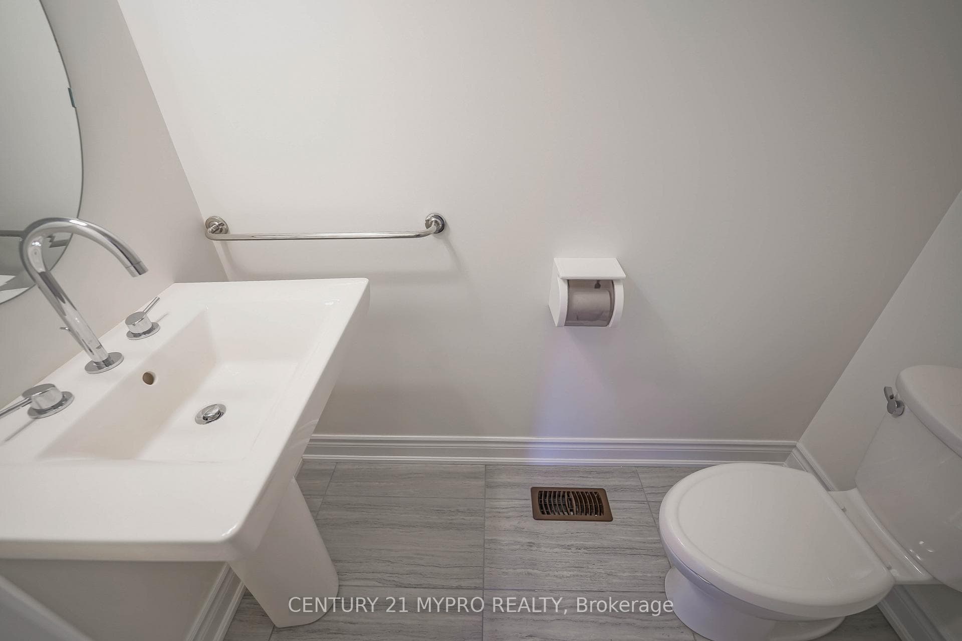 24 Royal Aberdeen Road photo 17