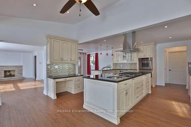 1336 Queen Victoria Avenue photo 14