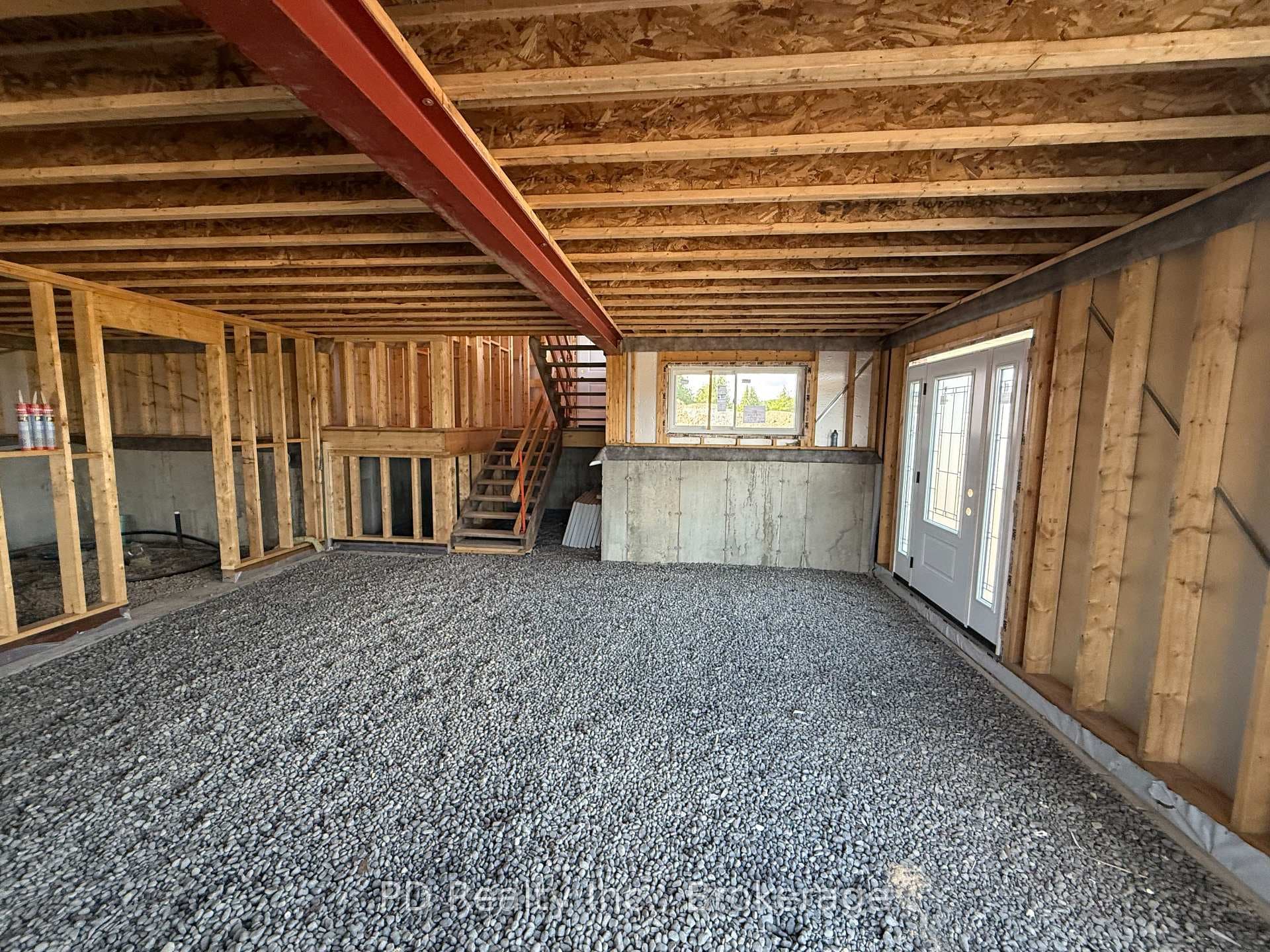 2469 Queen Mary Street photo 35