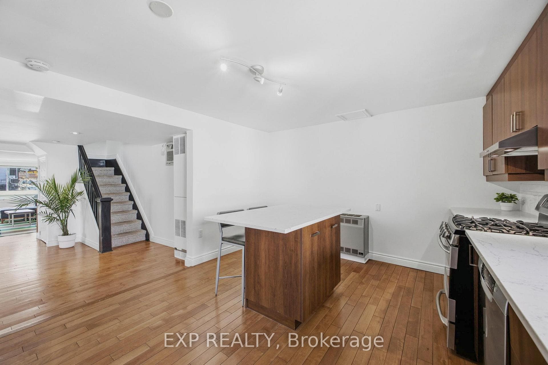 203 Carruthers Avenue photo 15