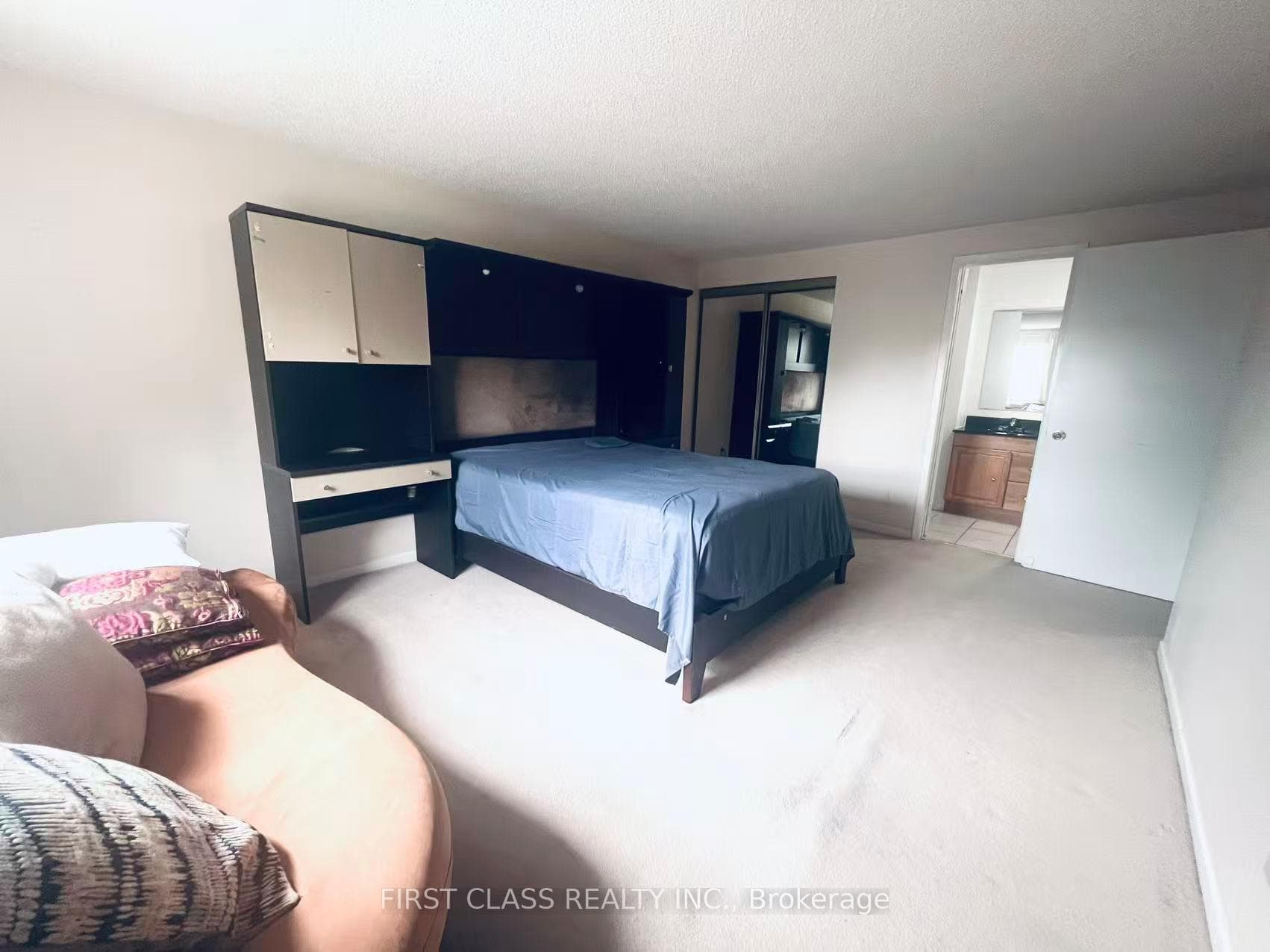 53 Spring Forest Square photo 14