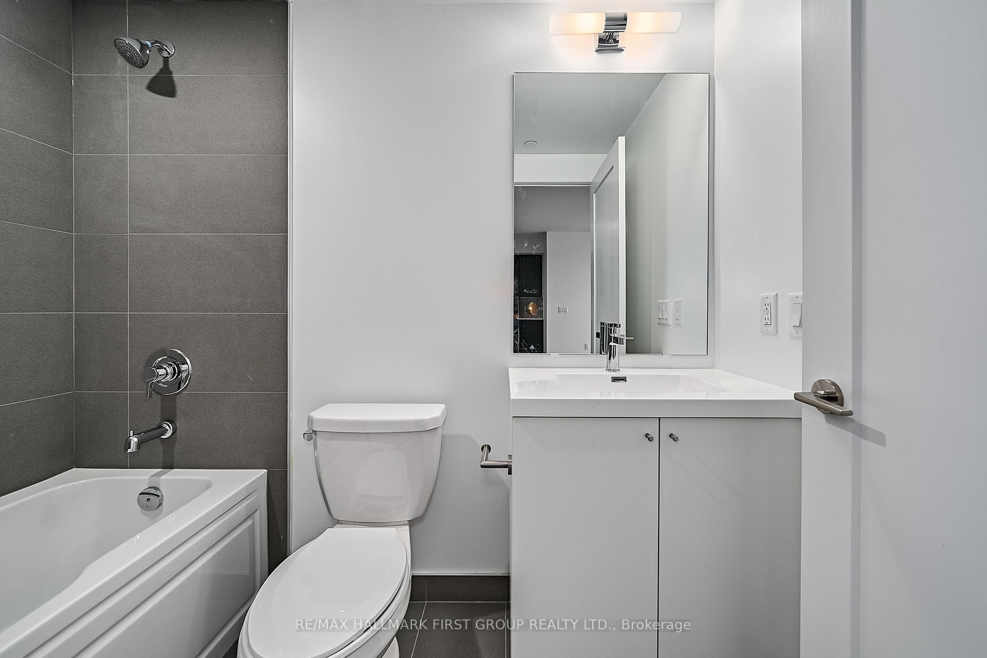 2545 Simcoe Street Unit 2708 photo 28