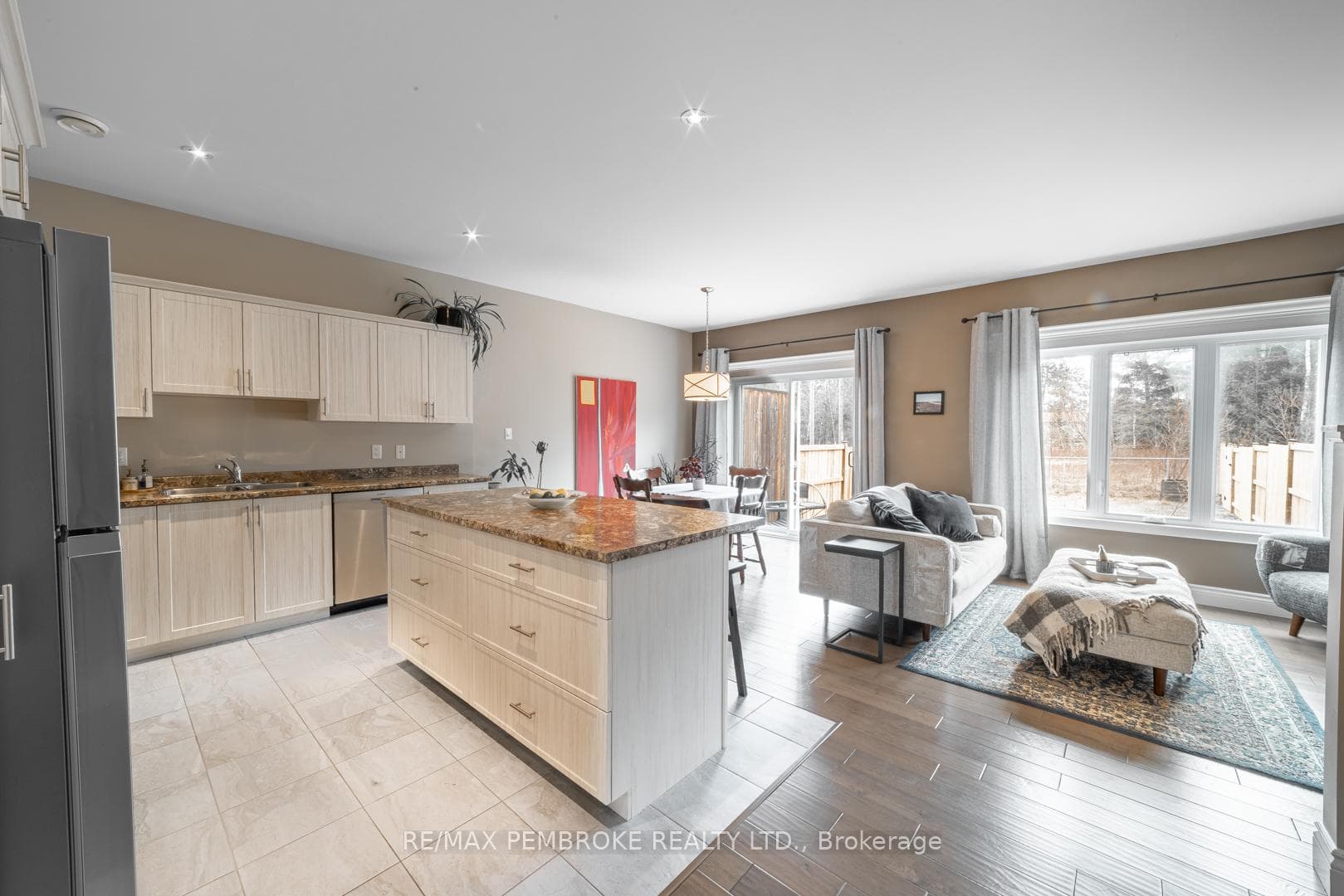47 Winston Avenue photo 5