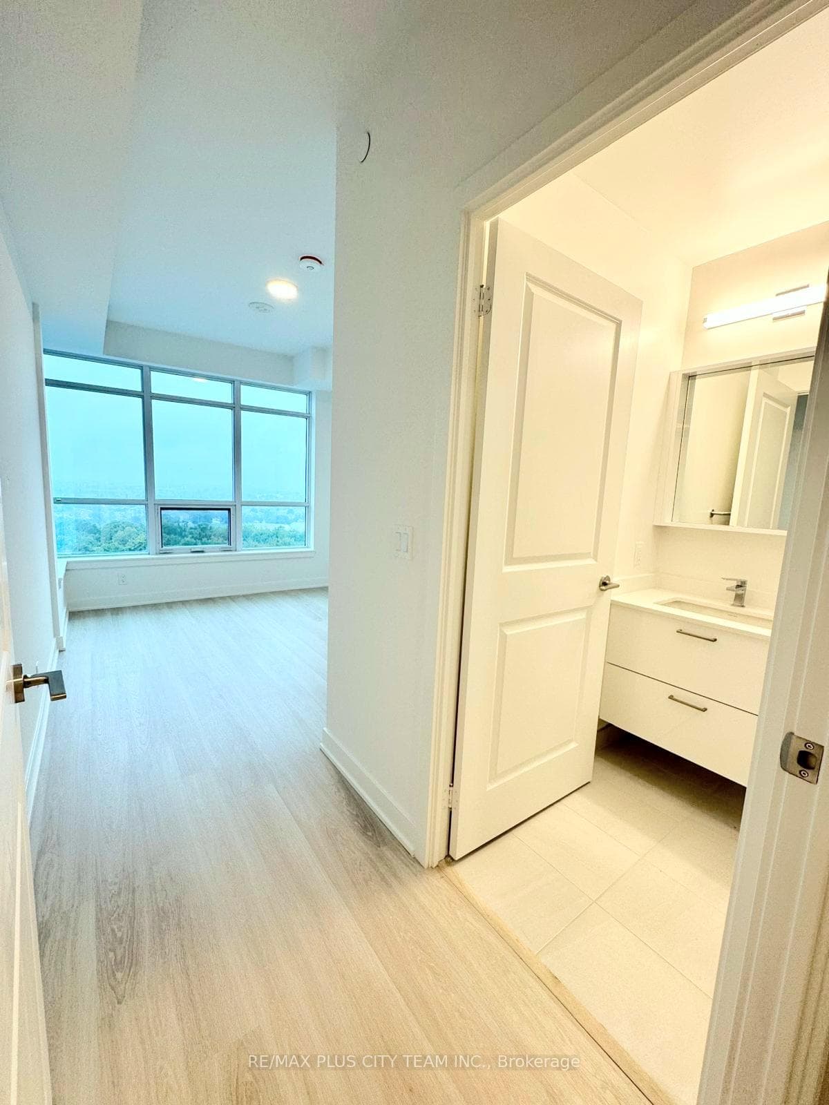 30 Upper Mall Way Unit A1104 photo 6