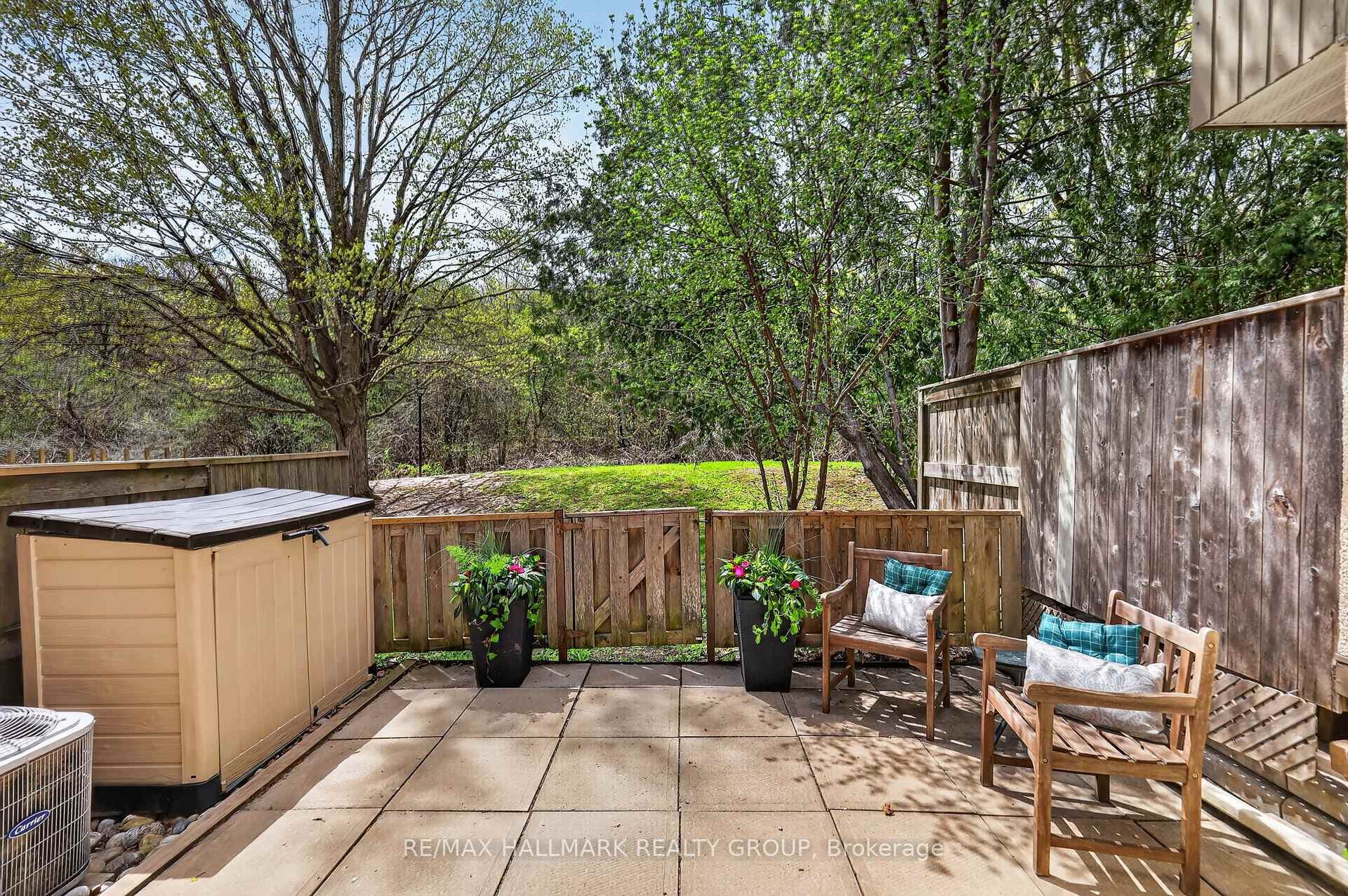 Private and quiet backyard - very special!