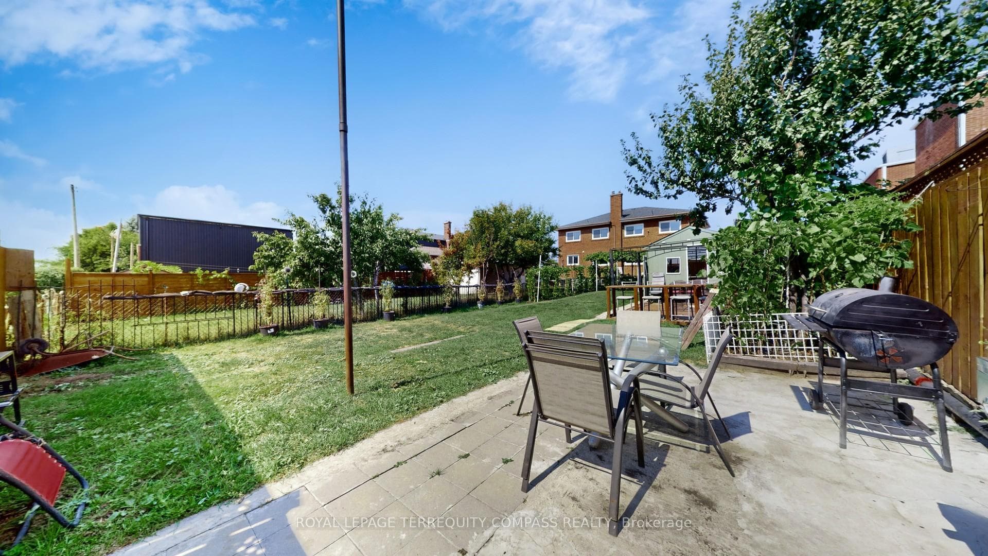 11 Arrowsmith Avenue photo 43