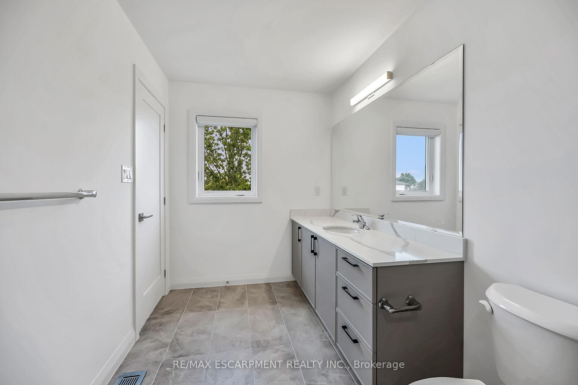 385 LIMERIDGE Road photo 31