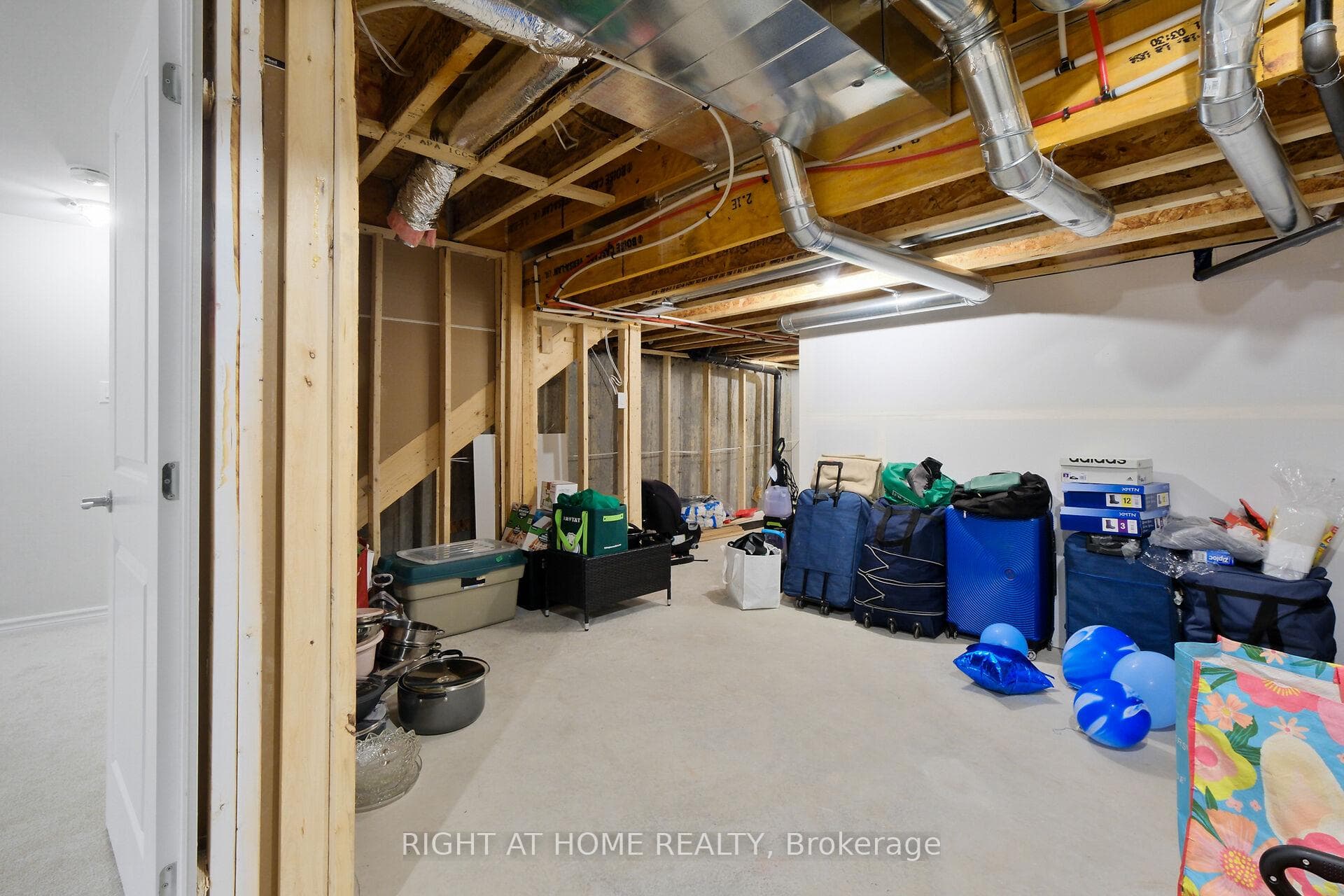 956 Socca Crescent photo 28