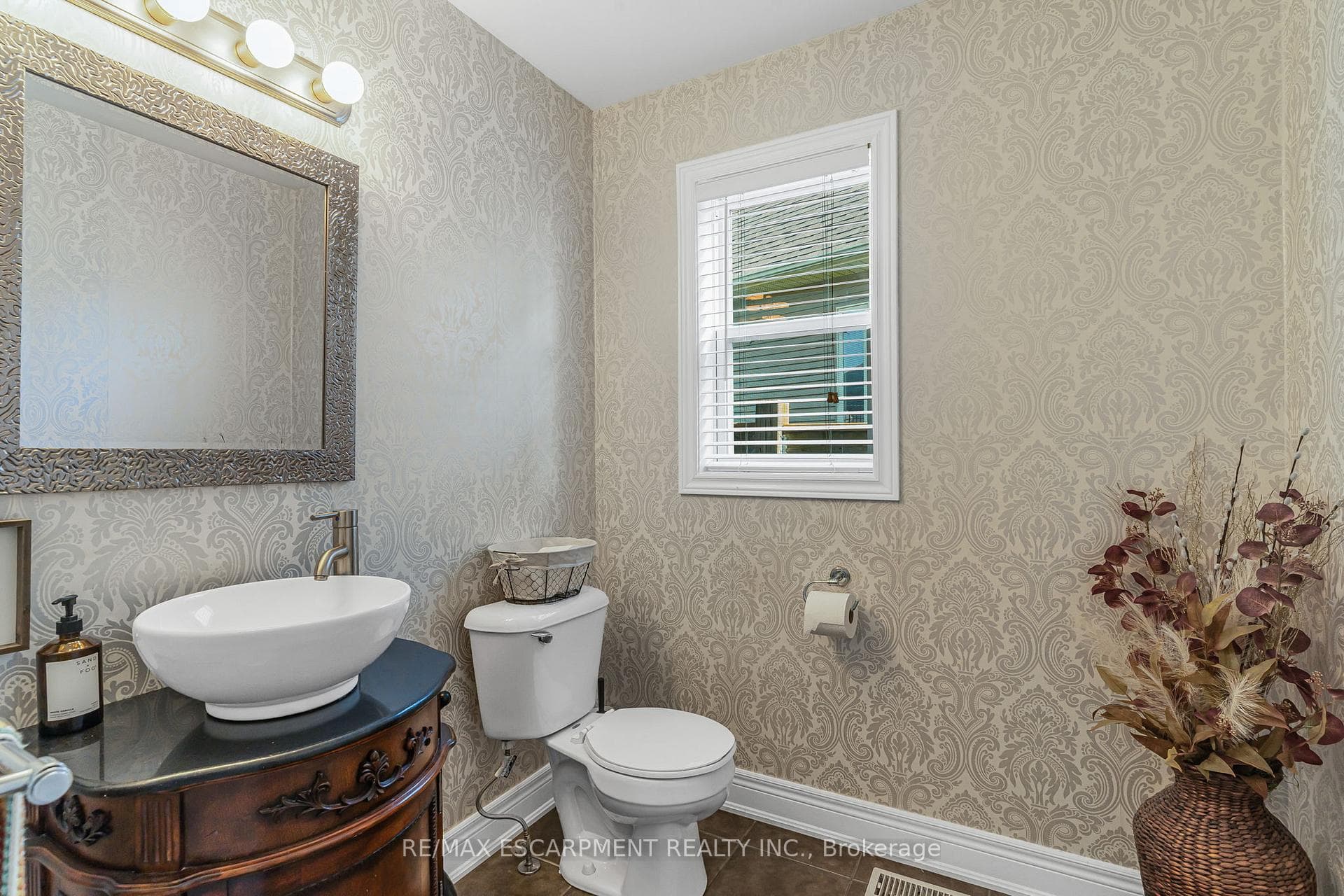 35 Sarah Crescent photo 11