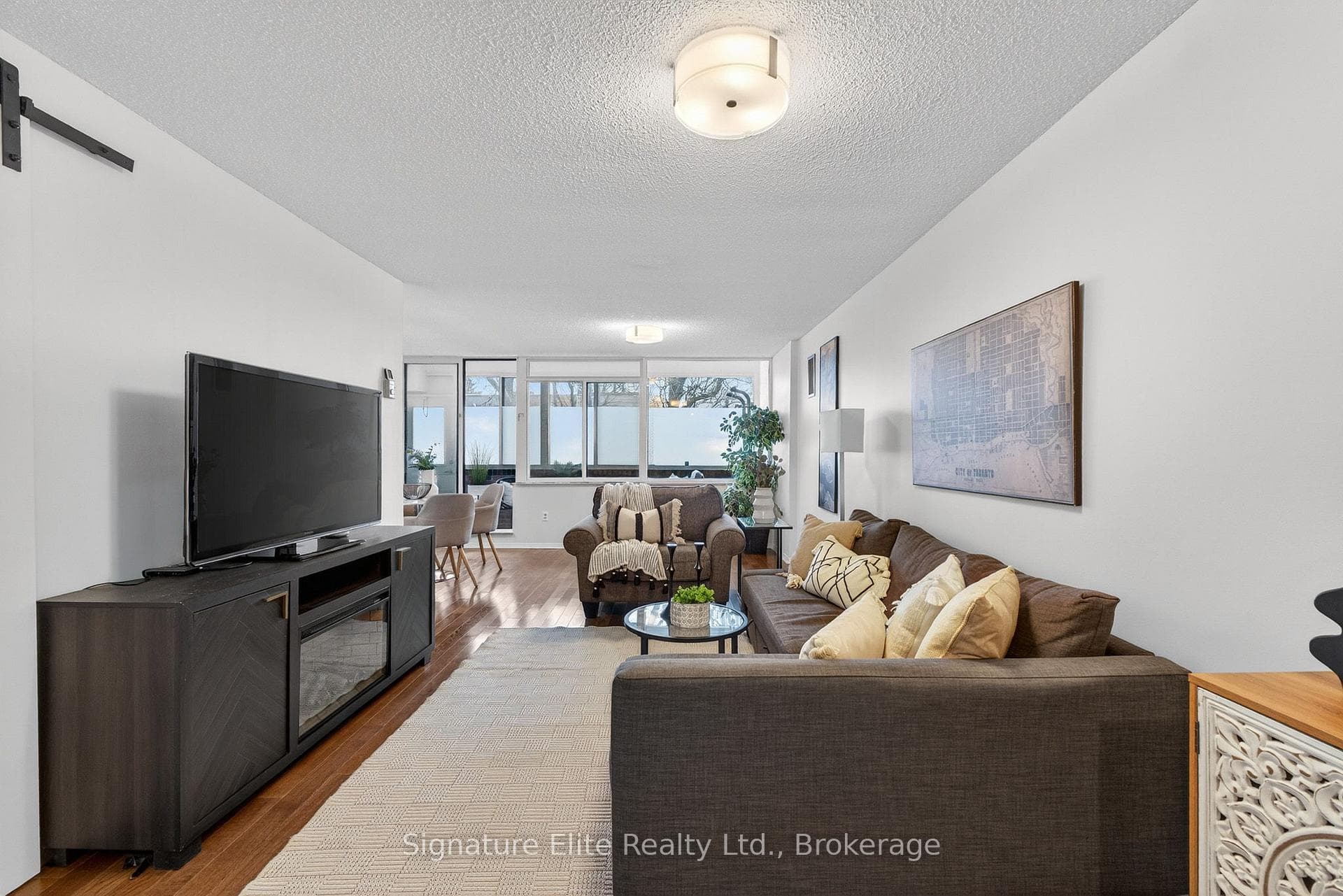 3000 Bathurst Street Unit 104 photo 4
