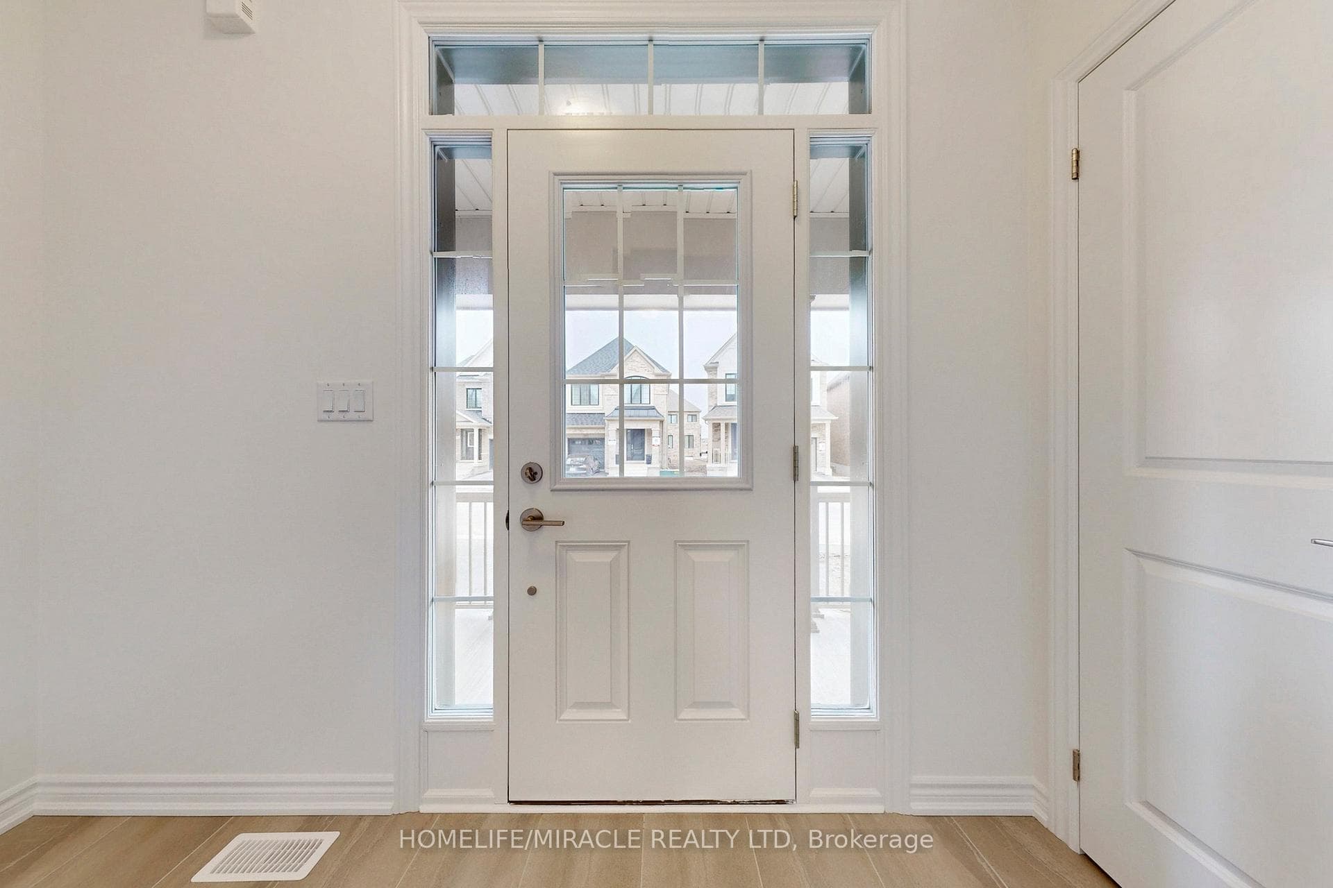 1460 Chamomile Crescent photo 4