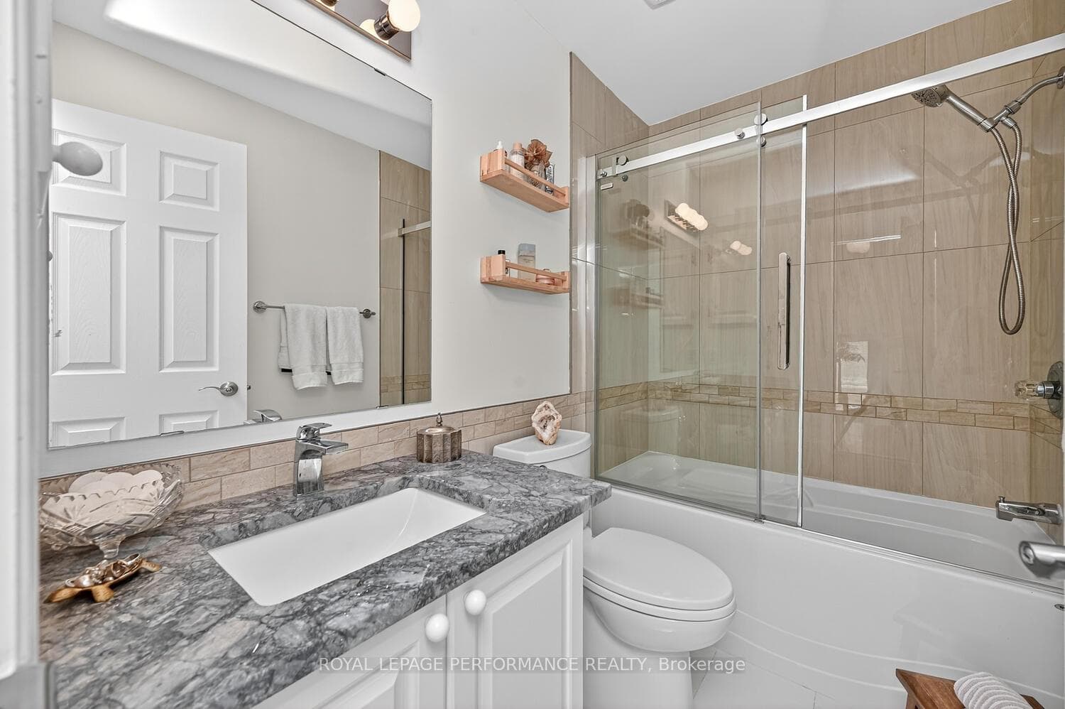 1665 Frenette Street photo 34