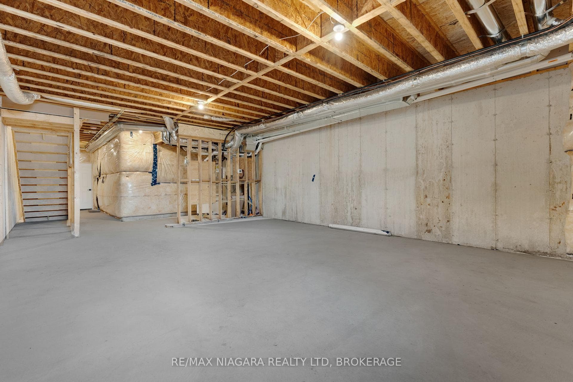 6196 Curlin Crescent photo 34