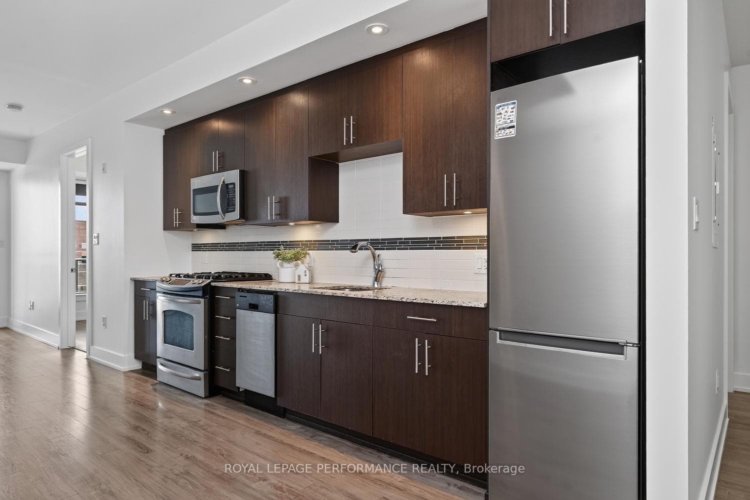 100 Champagne Avenue Unit 903 photo 14