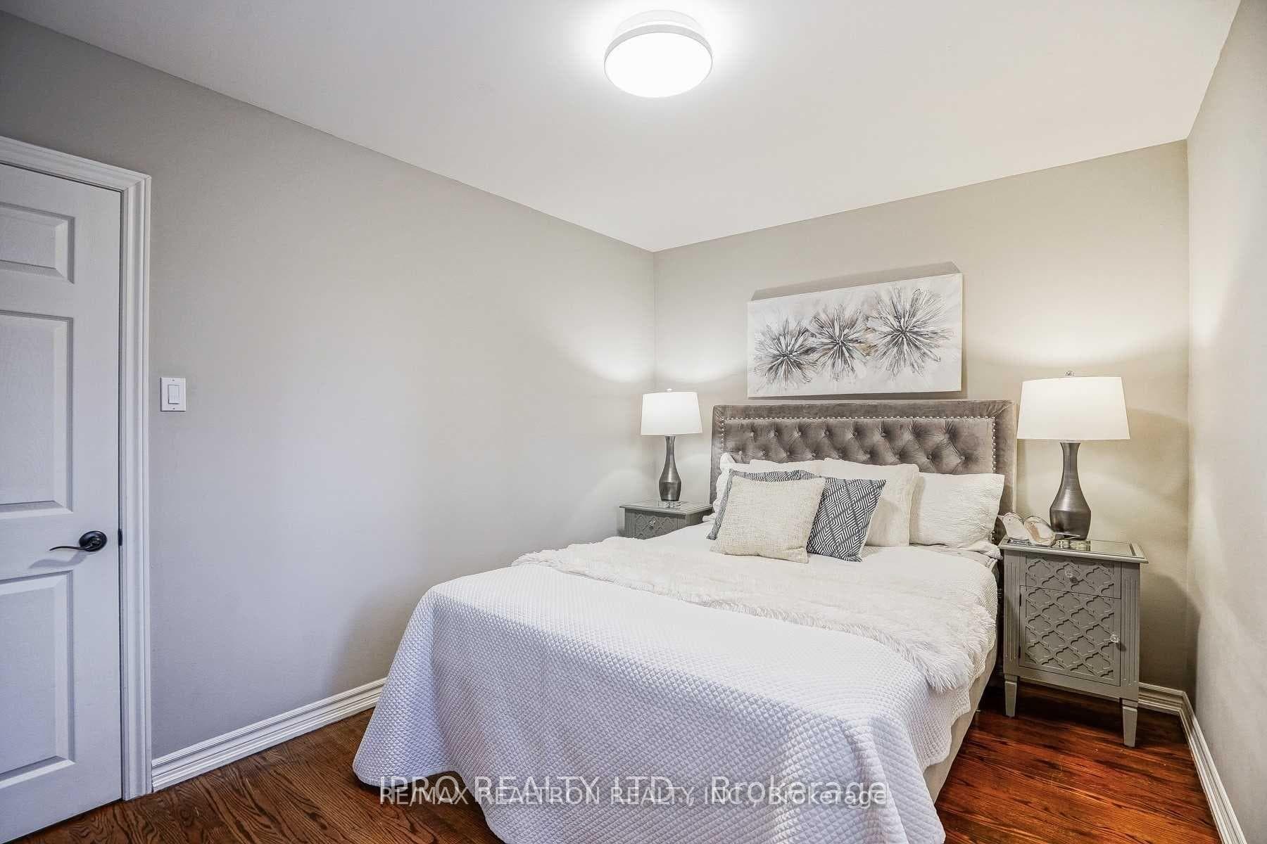 16 Cresthaven Drive photo 20