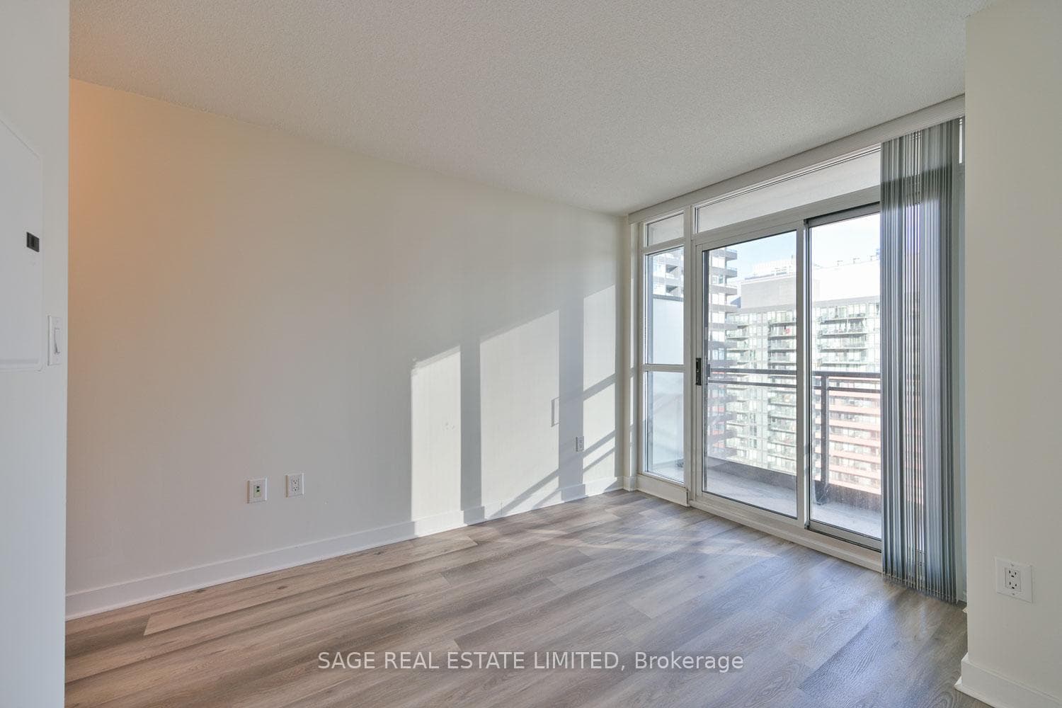 8 Telegram Mews Unit 1605 photo 18