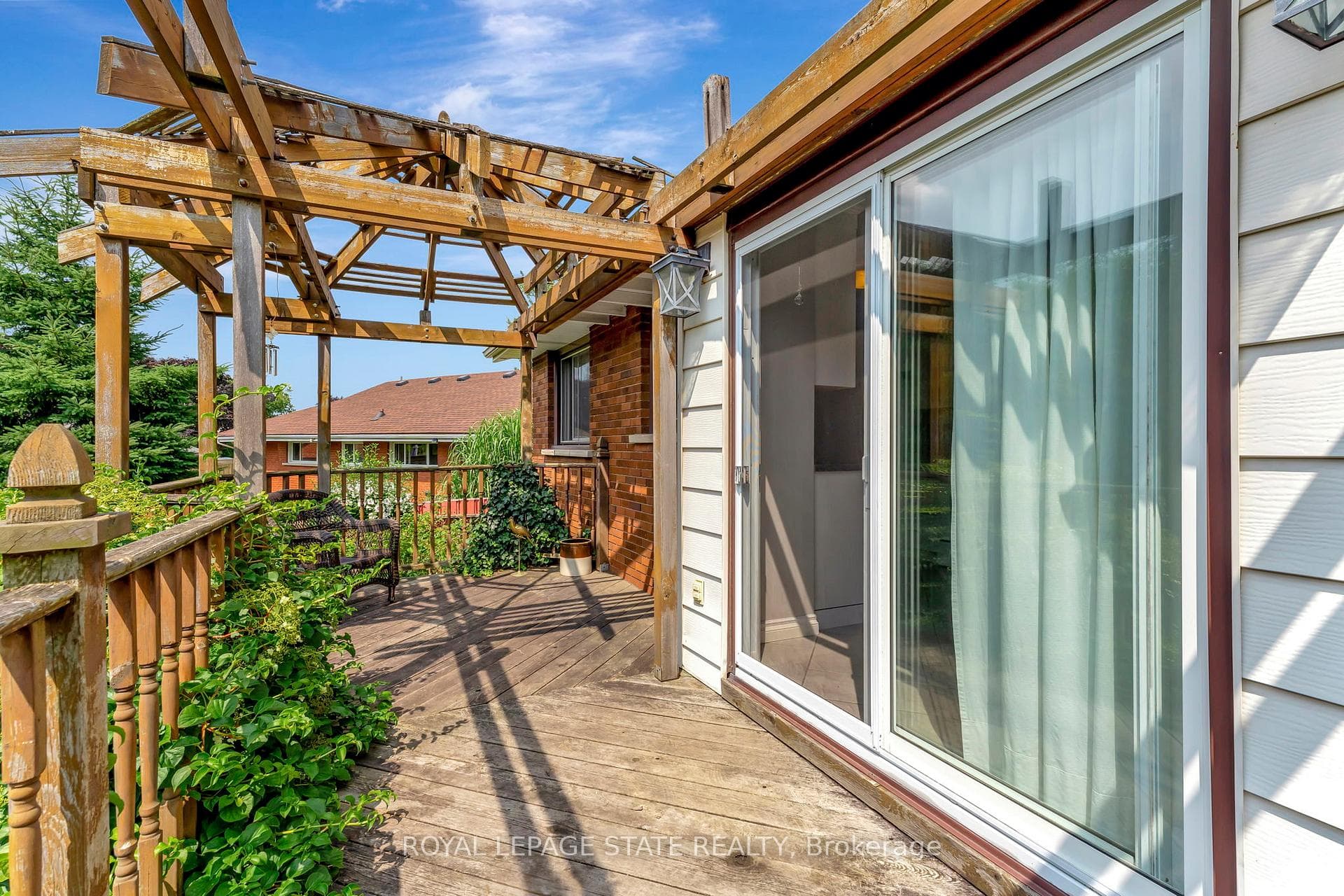 74 Hardale Crescent photo 35