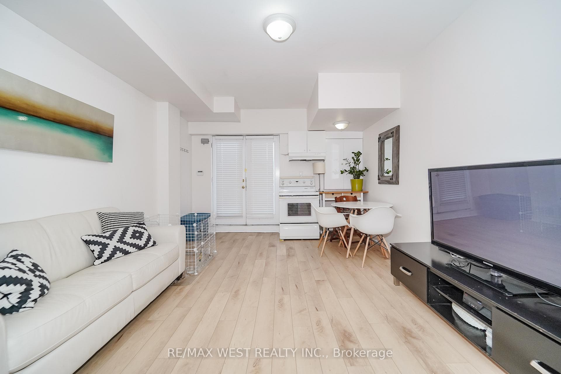 757 Sheppard Avenue Unit 11 photo 8
