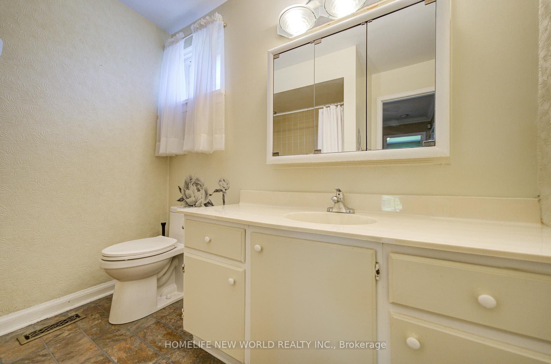 42 Hamilton Hall Drive photo 24