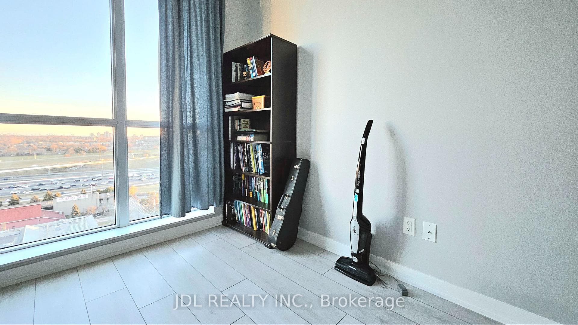 31 Tippett Road Unit 1610 photo 11