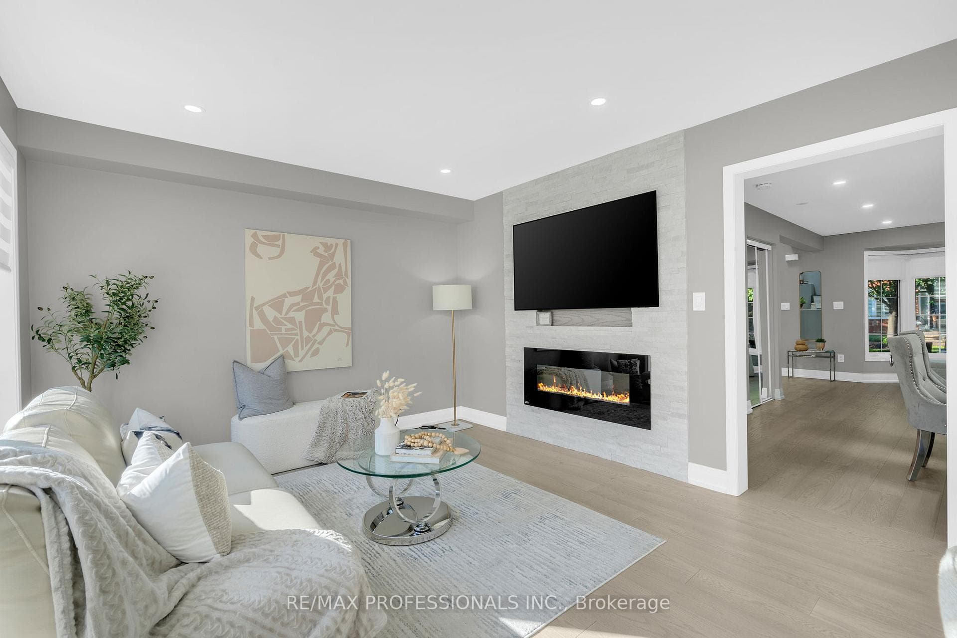 2208 Kenneth Crescent photo 12