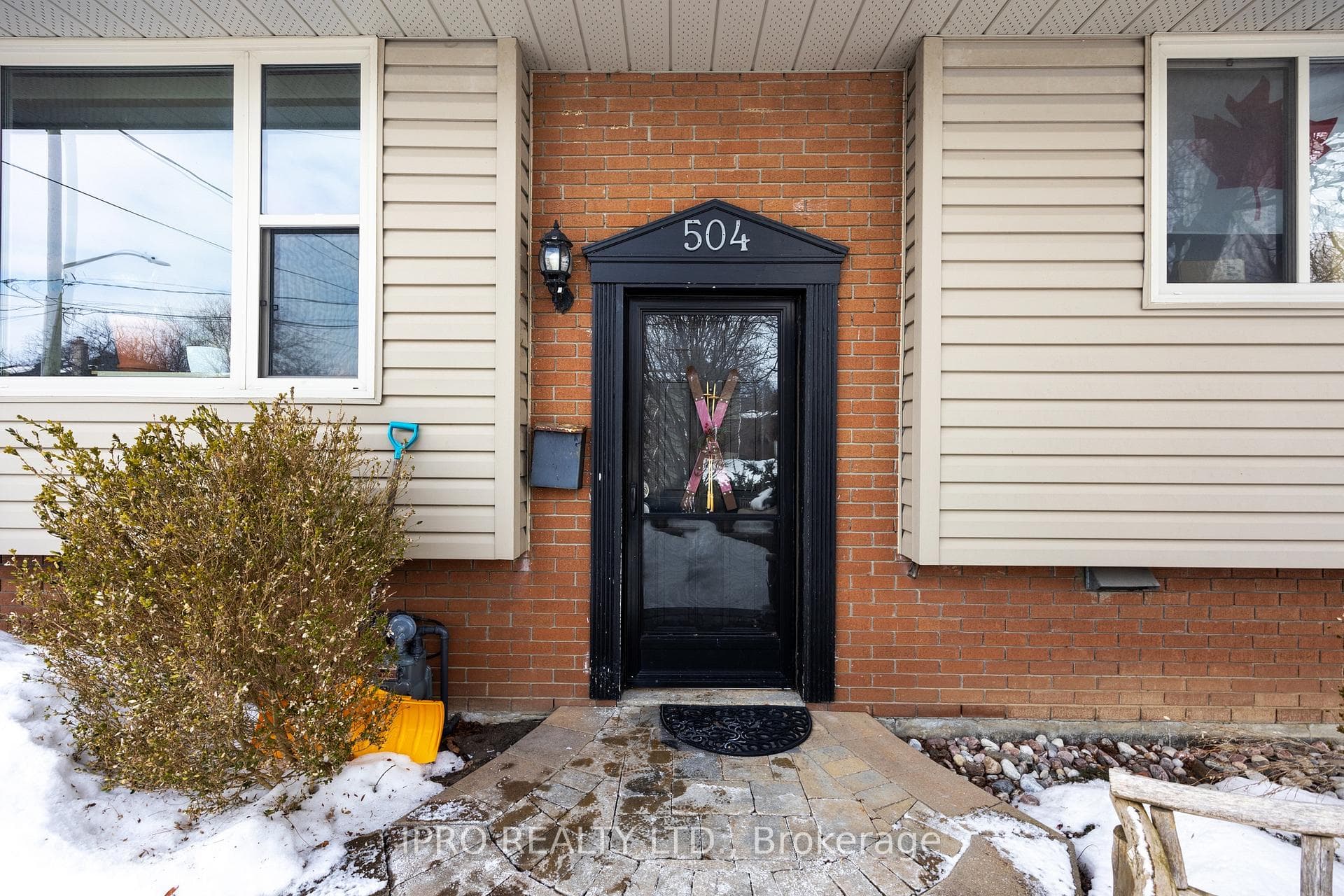 504 Stewart Street photo 4