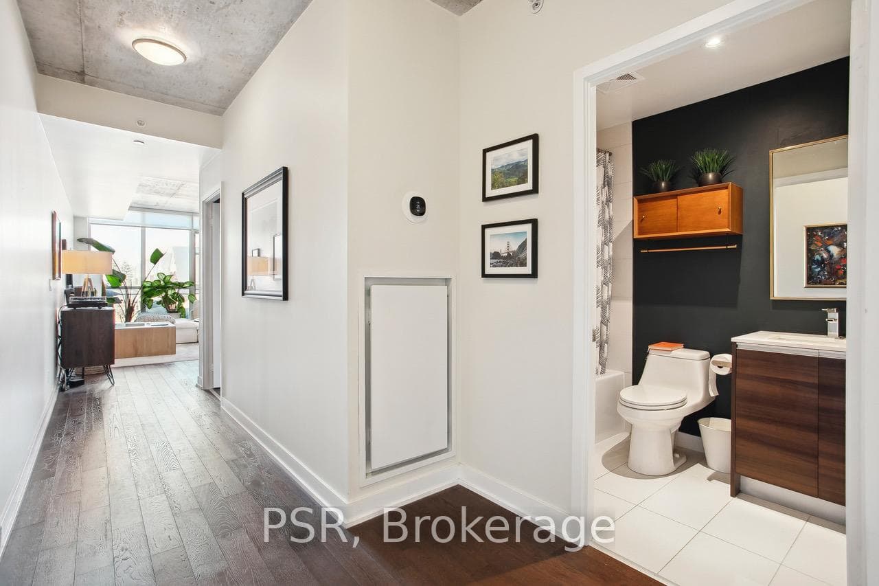 1238 Dundas Street Unit 402 photo 22