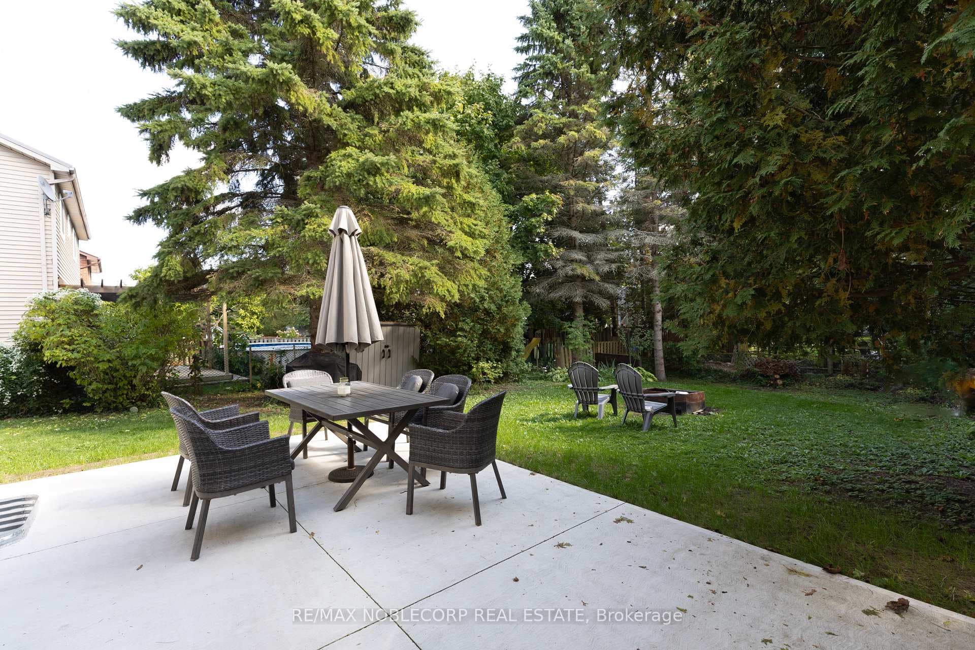 789 Candaras Street photo 28