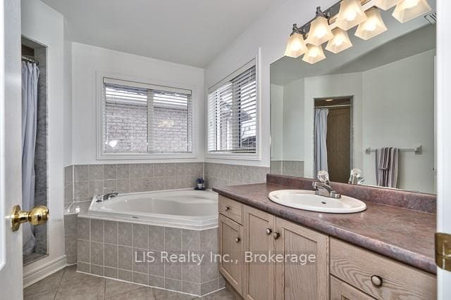 2397 Gladstone Avenue photo 8