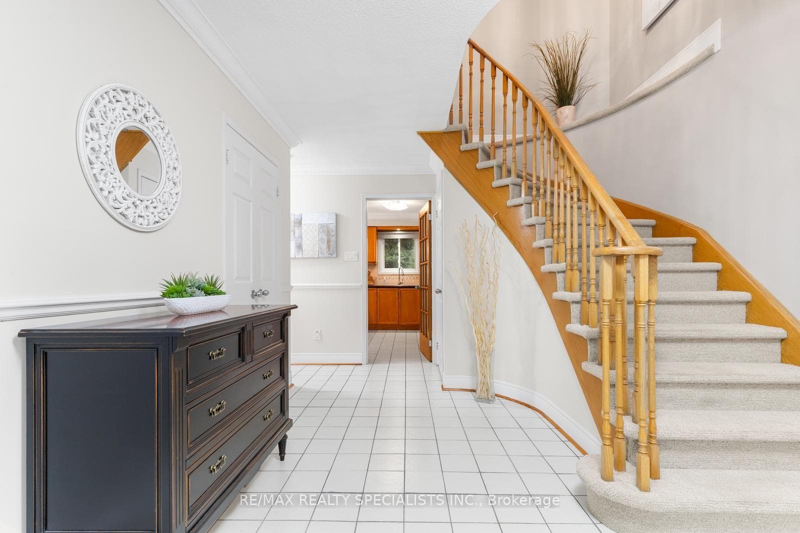 3251 Trelawny Circle photo 4