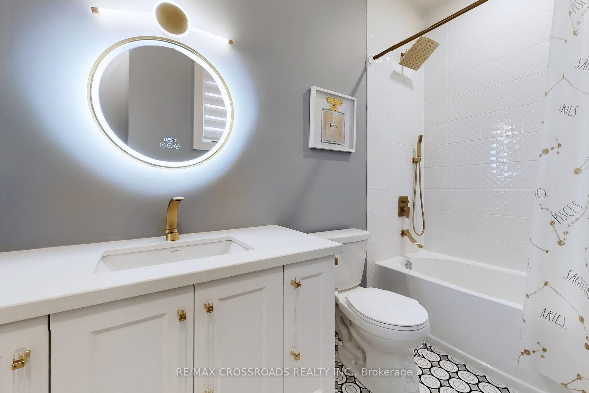 9 KINGKNOLL Crescent photo 26