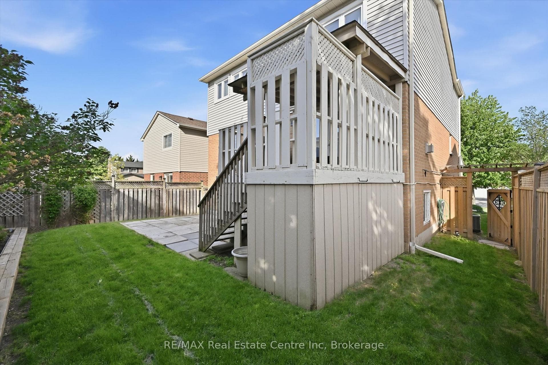 580 Clover Park Crescent photo 45