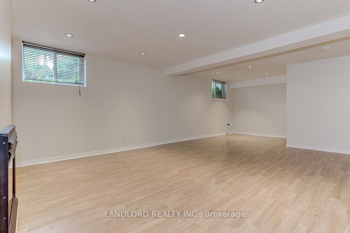 64 Shaver Avenue photo 32