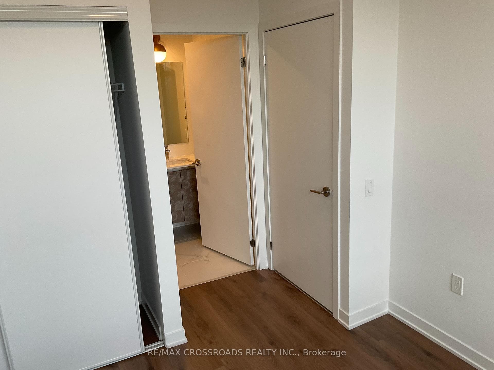 395 Dundas Street Unit 210 photo 16