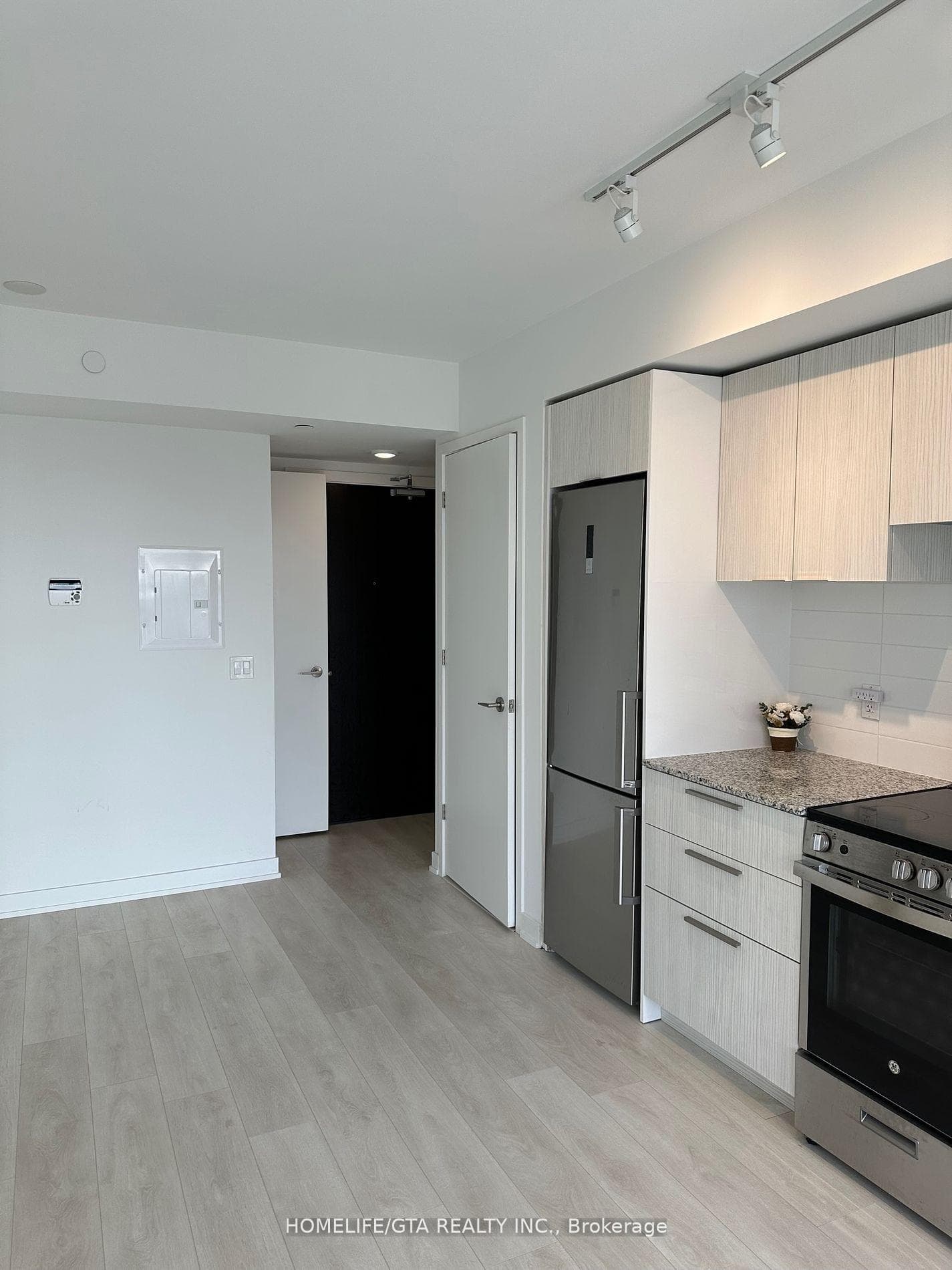18 Maitland Terrace Unit 2005 photo 4